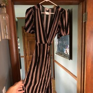 NWT high- low Wrap Dress dice Small
